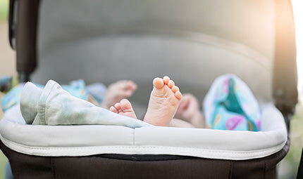 Protéger votre bébé du soleil et de la chaleur en poussette