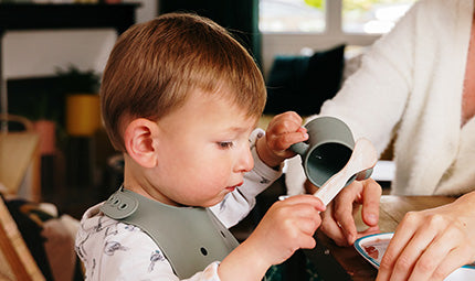 Quand donner de l'eau à bébé : conseils pour bien l'hydrater