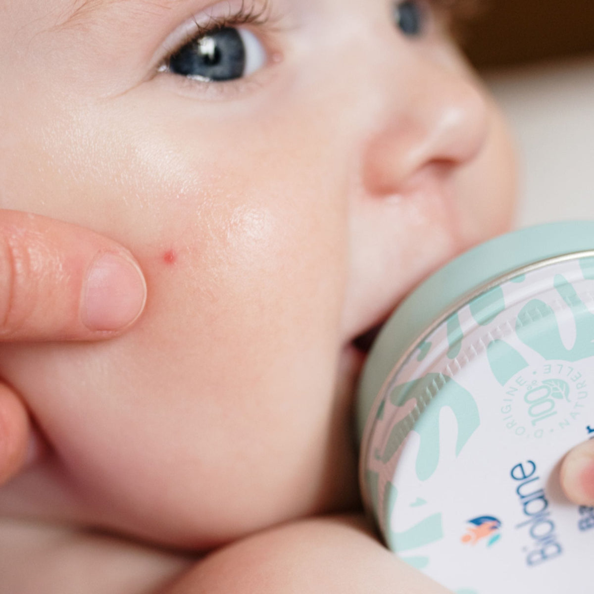 Baume Biolane en boîte pour le visage de bébé