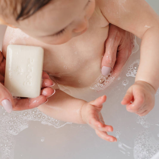 Pain de toilette Biolane pour le bain de bébé