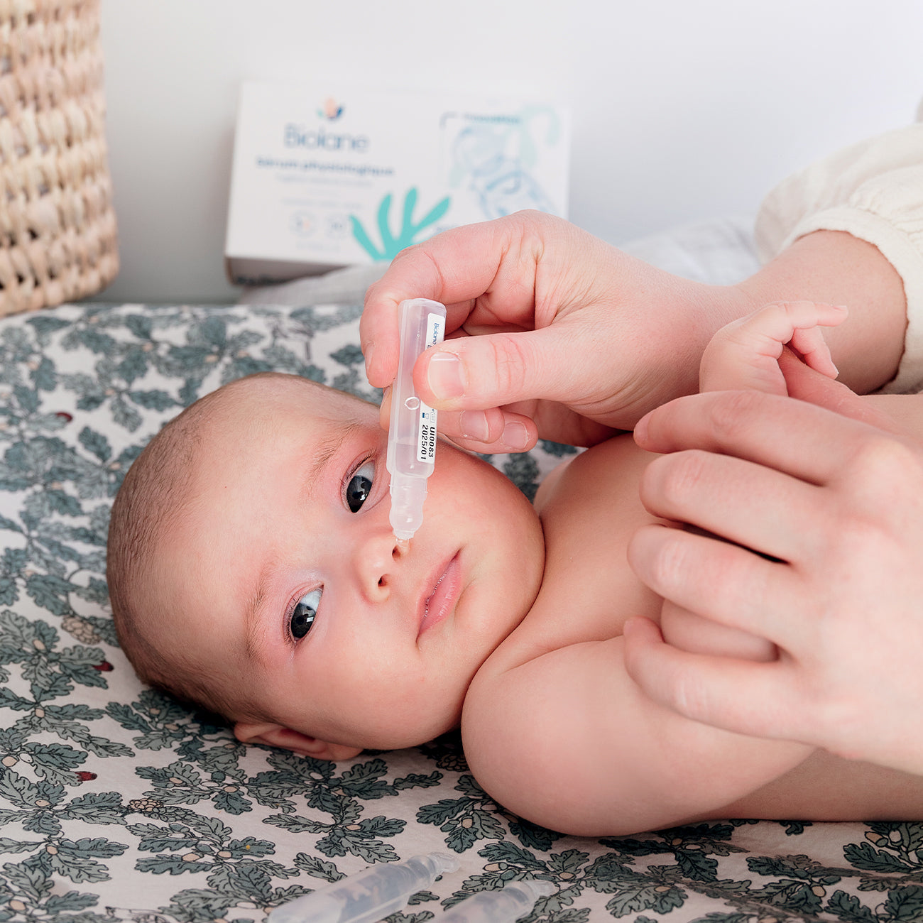Humer Mouche Bébé: évacuer les sécrétions nasales des narines du bébé